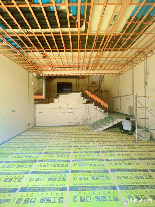 吊顶使用轻钢龙骨好还是木方好-吊顶用木头好还是用轻钢龙骨好？