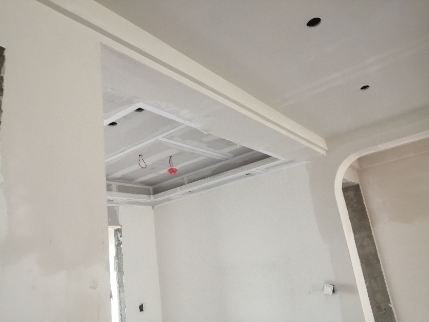 装修时先吊顶还是先刷墙面漆-吊顶和刷油漆要间隔多久？