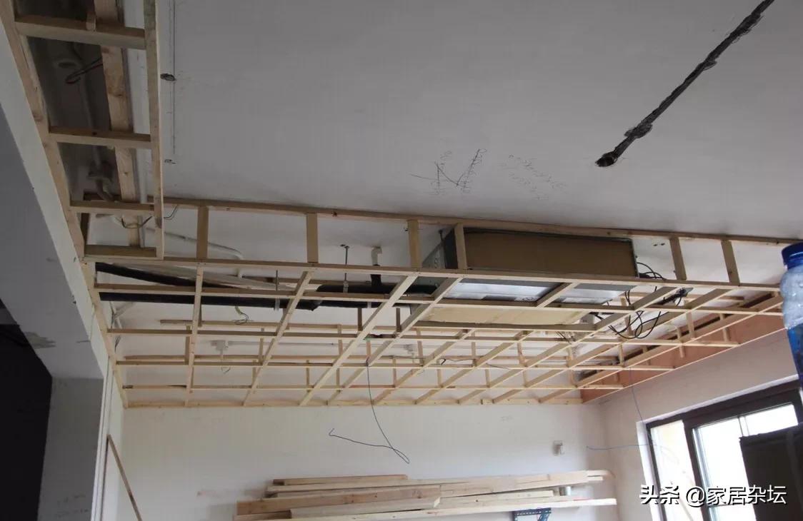 家装吊顶轻钢龙骨好还是木龙骨好-吊顶龙骨用轻钢好还是木龙骨好？