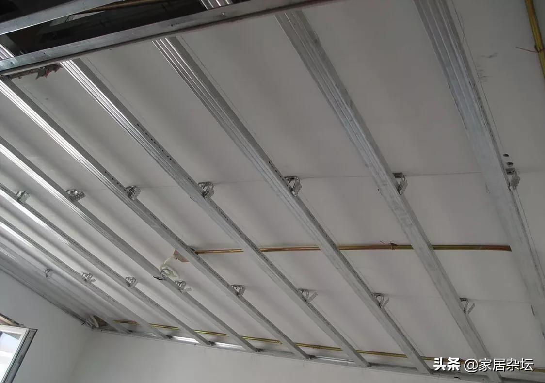 家装吊顶轻钢龙骨好还是木龙骨好-吊顶龙骨用轻钢好还是木龙骨好？