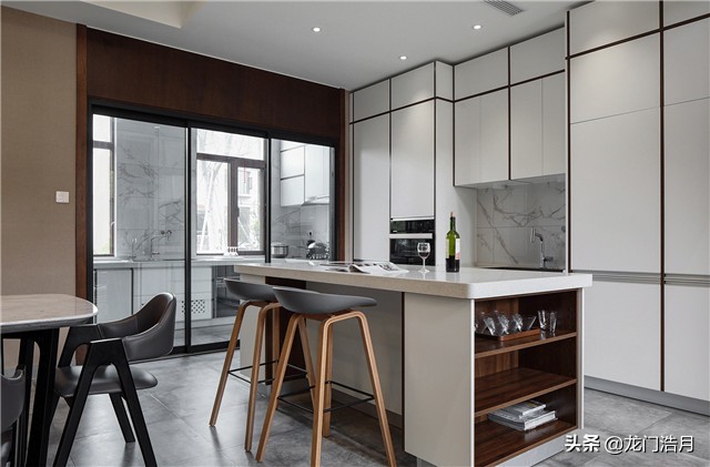 无设计不装修可以吗-现代装修似乎开始流行一股风潮，客厅无主灯的设计，你喜欢吗？