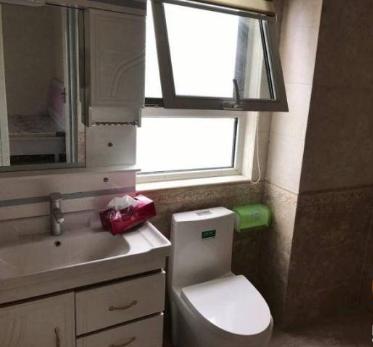 100平简装得多少钱-100平房子装修乳胶漆和集成板哪个划算？