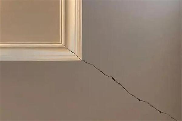 装修吊顶开裂正常吗图片-吊顶开裂是普遍现象吗？