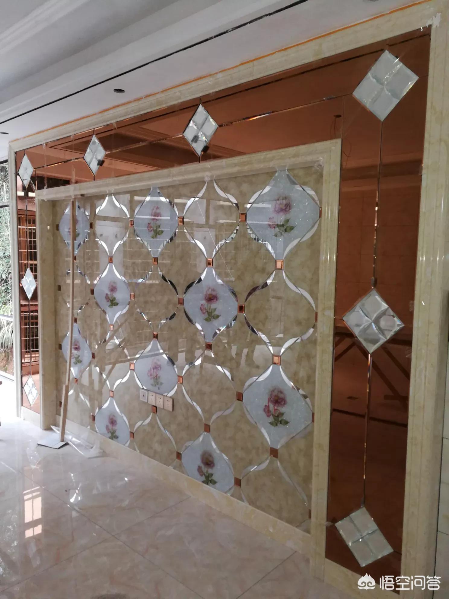 大宅装修效果图-农村的两层小别墅怎么装修好？客厅全屋贴瓷砖，电视背景墙该怎么设计？