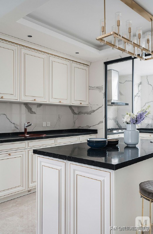 大宅装修效果图-农村的两层小别墅怎么装修好？客厅全屋贴瓷砖，电视背景墙该怎么设计？