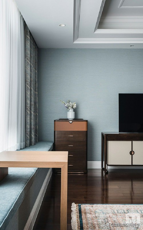 大宅装修效果图-农村的两层小别墅怎么装修好？客厅全屋贴瓷砖，电视背景墙该怎么设计？