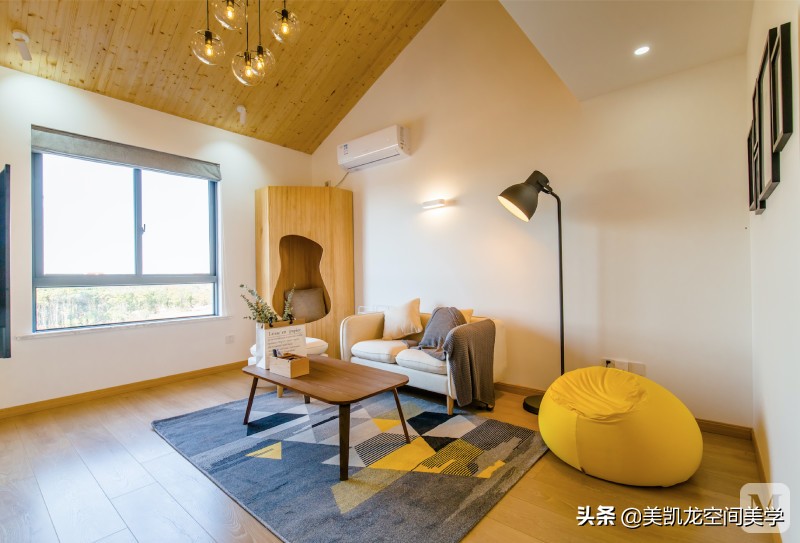 大宅装修效果图-农村的两层小别墅怎么装修好？客厅全屋贴瓷砖，电视背景墙该怎么设计？