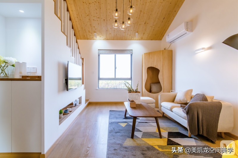 大宅装修效果图-农村的两层小别墅怎么装修好？客厅全屋贴瓷砖，电视背景墙该怎么设计？