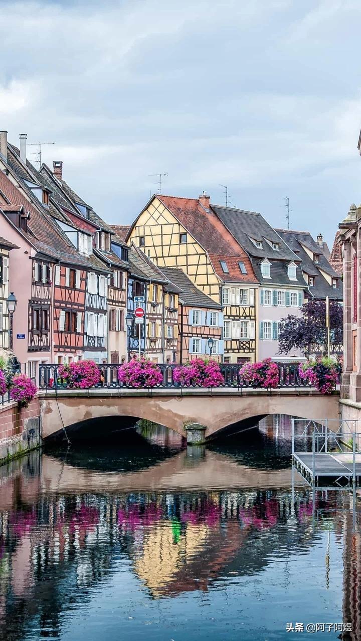 家庭装修设计多少钱合适-室内设计师月收入多少？