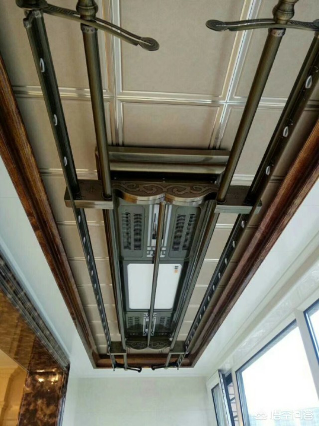 装修吊顶一般多少钱-吊顶安装工一年的收入？