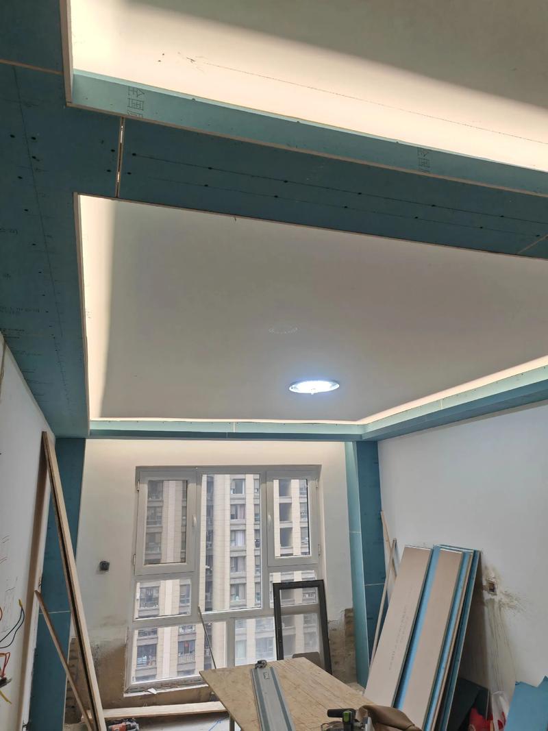 双眼皮吊顶和二级吊顶的区别-双眼皮吊顶跟回字形吊顶的区别？