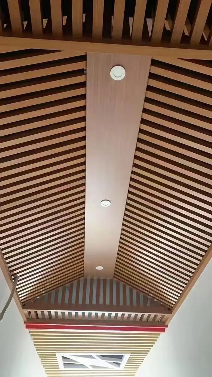 装修吊顶用啥材料好一点-吊顶用什么木板最好？